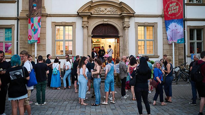 Kunst als Party: Das Kunstpalais in Erlangen will mit der neuen Ausstellung „High Five“ die Kunst als Fest und Happening präsentieren. Kunst als Party: Das Kunstpalais in Erlangen will mit der neuen Ausstellung „High Five“ die Kunst als Fest und Happening präsentieren.