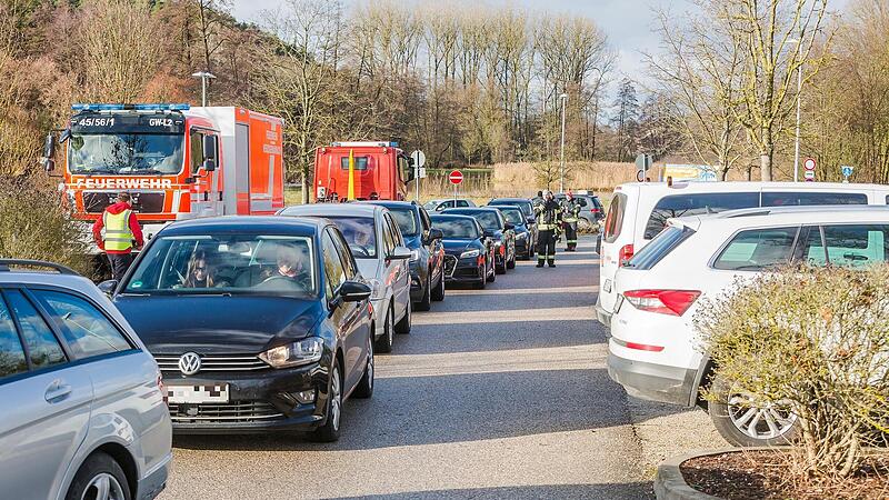 Lange Schlangen zu Beginn der Impfung Lange Schlangen zu Beginn der Impfung