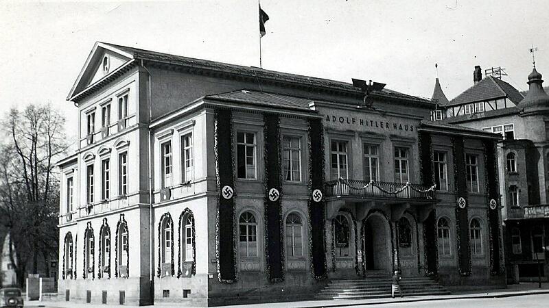 Blick auf das ehemalige Gesellschaftshaus um 1937. Seit 1934 firmierte es als Adolf-Hitler-Haus. Blick auf das ehemalige Gesellschaftshaus um 1937. Seit 1934 firmierte es als Adolf-Hitler-Haus.