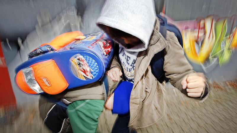An den Schulen im Landkreis beobachten Lehrkräfte Defizite im Sozialverhalten von Kindern und Jugendlichen. An den Schulen im Landkreis beobachten Lehrkräfte Defizite im Sozialverhalten von Kindern und Jugendlichen.
