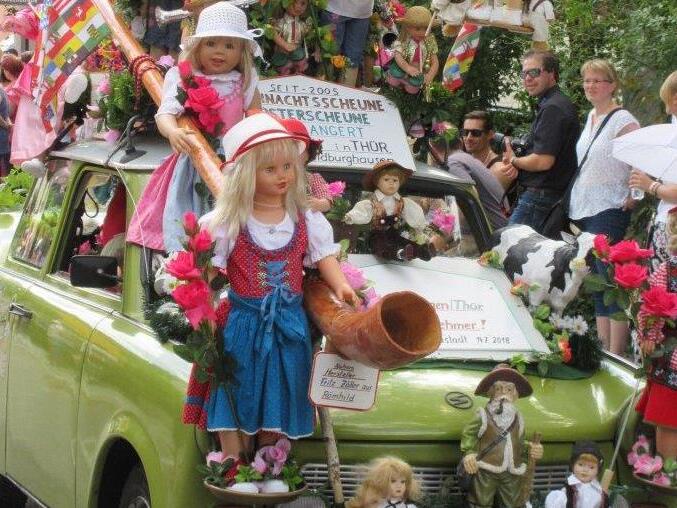Dieser wunderschön geschmückte „Puppenwagen“ (Kinderfest 2018) wird sicherlich auch dieses Jahr wieder beim Umzug zu sehen sein.