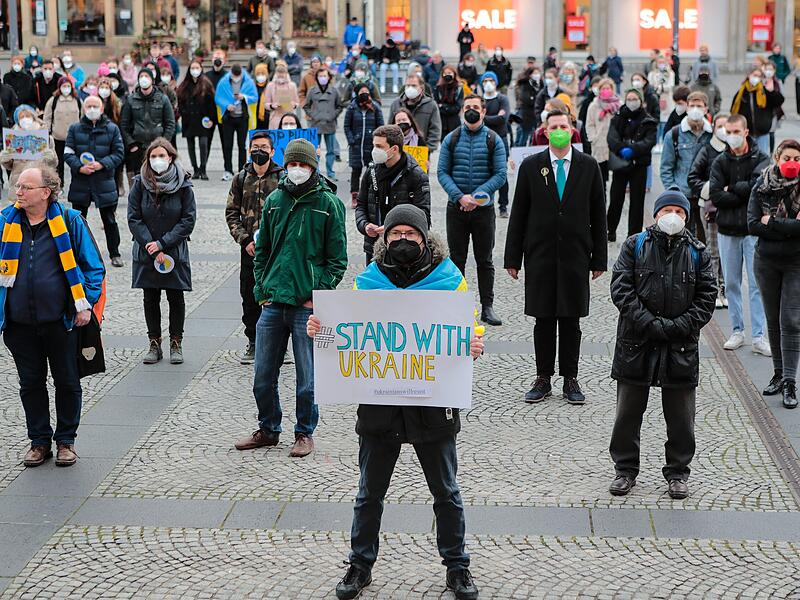 Auch in Bamberg versammeln sich am Donnerstagabend Menschen zu einer Kundgebung gegen den Krieg in der Ukraine.