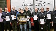 F&uuml;r langj&auml;hrige Mitgliedschaft im Feuerwehrverein ehrte Vorsitzender Matthias M&uuml;ller ( rechts): (v.l.) Bernold Martin, Leo B&uuml;chner, Ottmar Martin, Heribert Beck, Josef Schneider, Heinrich Reith, Hermann, M&uuml;ller, Lothar Kn&uuml;ttel und Peter Beck.