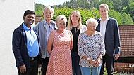 Bei der Gratulation (v. l.): Kaplan Pradeep, Schwiegersohn Peter Wißmann, Tochter Ingrid Wißmann, Lena Wengert, Ehefrau von Enkel Michael, Jubilarin Mathilde Prießmann und Zweiter Bürgermeister Ernst Rothenbach.