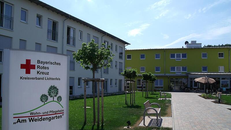 Das BRK-Wohn- und Pflegeheim „Am Weidengarten“ Das BRK-Wohn- und Pflegeheim „Am Weidengarten“