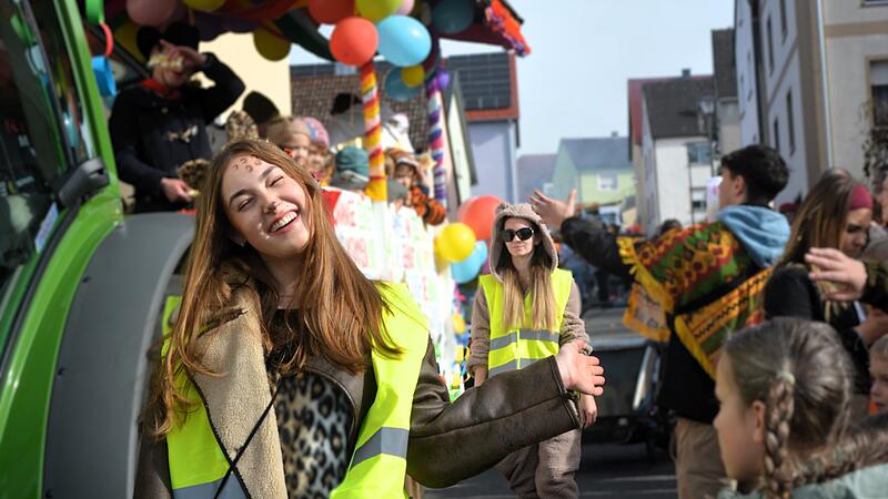 Bei sch&ouml;nstem Wetter feierten die Narren am Faschingsdienstag (4.3.2025) in Unteroberndorf.