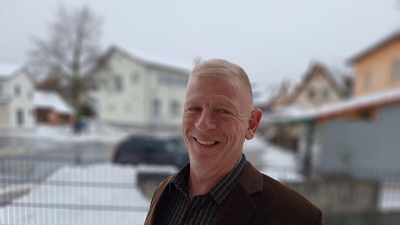 Bürgermeisterwahl Oberleichtersbach: Oliver Fell tritt an Oliver Fell tritt nun doch bei der Bürgermeisterwahl und als Kandidat für den Oberleichtersbacher Gemeinderat an.