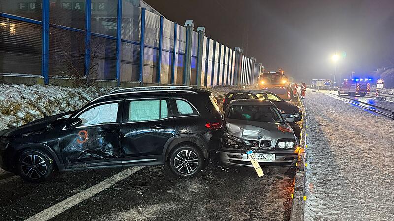 An dem Unfall auf der B173 in Lichtenfels waren insgesamt 20 Fahrzeuge beteiligt.
