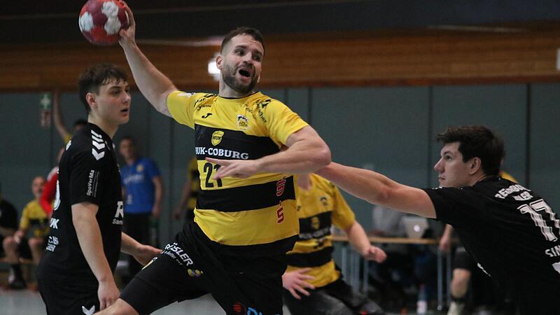 Ungewohntes Bild: Brian Ankersen, Trainer der Coburger Zweitliga-Handballer, schlüpfte am Wochenende ins Trikot der zweiten Mannschaft und gab sein Comeback als Spieler. Ungewohntes Bild: Brian Ankersen, Trainer der Coburger Zweitliga-Handballer, schlüpfte am Wochenende ins Trikot der zweiten Mannschaft und gab sein Comeback als Spieler.