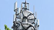 Ein Funkmast steht in Schirnsdorf. Vodafone will hier zus&auml;tzliche 5G-Antennen installieren.