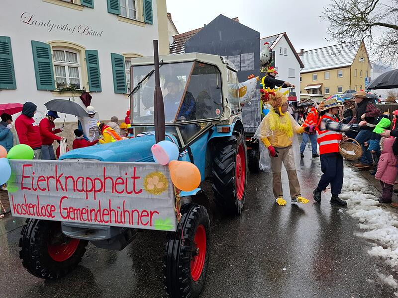 Ganz sch&ouml;n was los in Geisfeld: alle Impressionen vom Faschingsumzug!