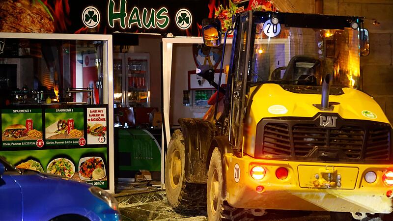 Mit Radlader gegen Schaufenster - Einbrecher festgenommen