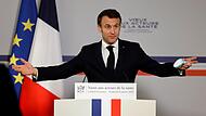 Der französische Präsident Emmanuel Macron hält eine Neujahrsansprache in einem Krankenhaus in Corbeil-Essonnes.