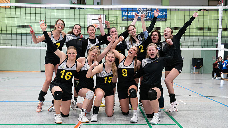 Das Aufstiegsfoto der Hellsbach Volleys nach ihrer perfekten Saison.