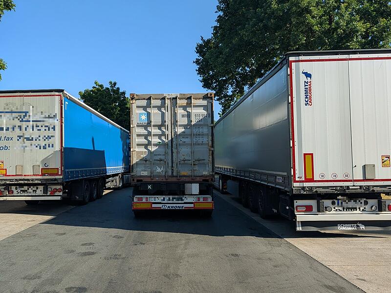 Mehr Laster als Platz: Auf den beiden Rastanlagen Regnitztal bei Eggolsheim herrscht Platzmangel. Eine Vergr&ouml;&szlig;erung ist geplant - doch wie steht es um das Mammutprojekt?