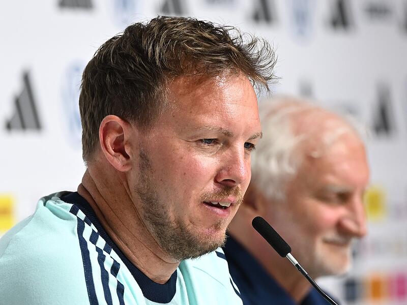 Zum Start der WM-Vorbereitung m&uuml;ssen Bundestrainer Julian Nagelsmann und Sportdirektor Rudi V&ouml;ller (Hintergrund) in Herzogenaurach einige H&uuml;rden nehmen.