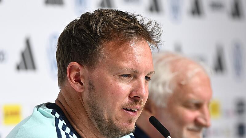 Zum Start der WM-Vorbereitung m&uuml;ssen Bundestrainer Julian Nagelsmann und Sportdirektor Rudi V&ouml;ller (Hintergrund) in Herzogenaurach einige H&uuml;rden nehmen.