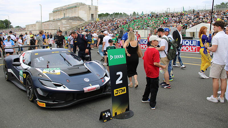 Die schönsten Impressionen von der DTM 2025 am Norisring am Sonntag. Hier der Ferrari von Jack Aitken in der Startaufstellung.