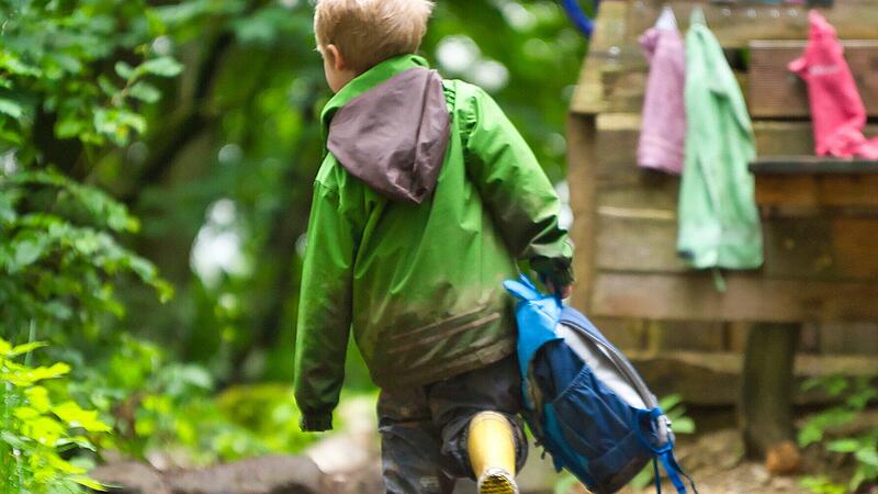 Kinder an die Macht? Leider sieht die Realität ganz anders aus - auch abseits von Hunger- und Kriegsgebieten.