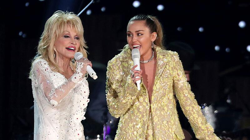 Dolly Parton und Miley Cyrus Dolly Parton und Miley Cyrus