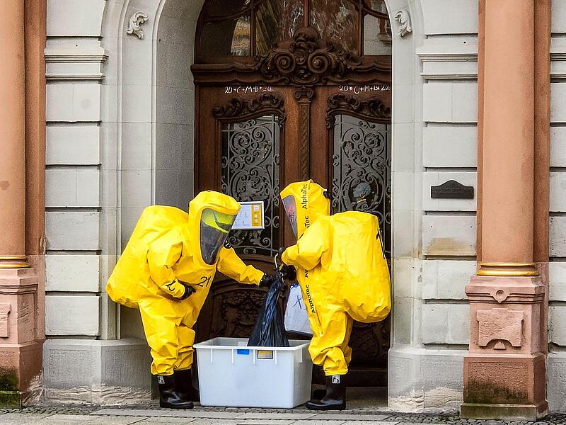 Einsatz wegen der Tüte am Rathaus im Februar 2022.