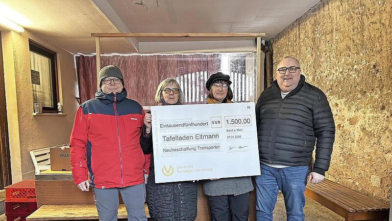 Norbert Scheuring (Organisationsteam Tafelladen Eltmann), Gerda Beck, Doris Kaiser und Stefan Wambach (von links) bei der Spendenübergabe. Norbert Scheuring (Organisationsteam Tafelladen Eltmann), Gerda Beck, Doris Kaiser und Stefan Wambach (von links) bei der Spendenübergabe.