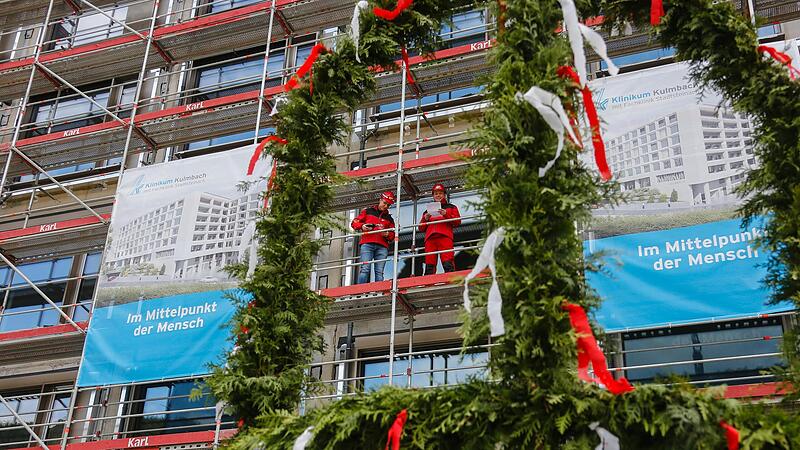 Die Richtkrone erhob sich gestern &uuml;ber dem zweiten Bauabschnitt.