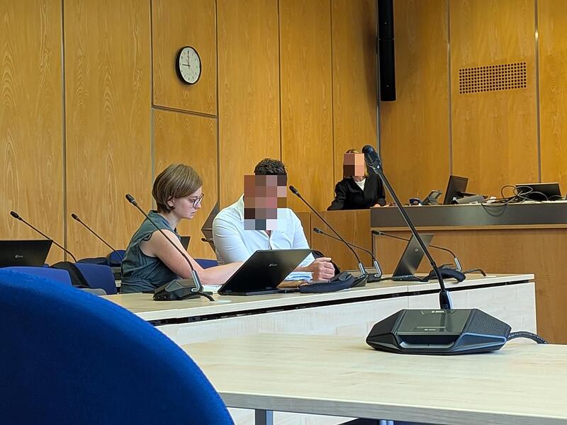 Prozess Bundespolizist In Coburg steht ein 54-Jähriger erneut vor Gericht. Der Bundespolizist muss sich wegen Betrugs verantworten. Das Urteil von 2022 wurde aufgrund von Verfahrensfehlern aufgehoben.