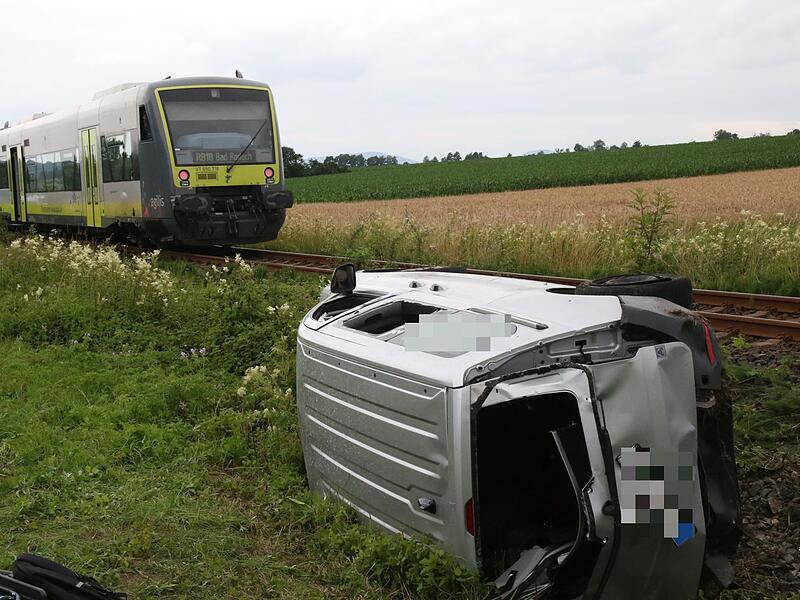 Am Bahnübergang „Fuchsmühle“ bei Großwalbur ist es am Dienstagnachmittag zu einem tödlichen Verkehrsunfall gekommen.