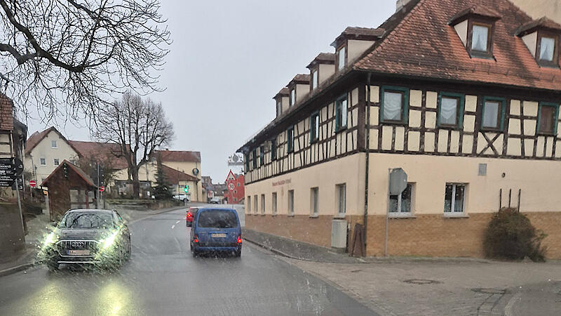 Freie Fahrt: So sehen Autofahrer die Ortsdurchfahrt Reckendorf der B279 derzeit vom Lenkrad aus