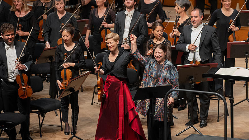 Geigerin Isabelle Faust, Dirigentin Dalia Stasevska und die Bamberger Symphoniker Geigerin Isabelle Faust, Dirigentin Dalia Stasevska und die Bamberger Symphoniker