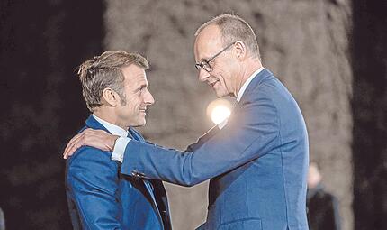 Bundeskanzler Merz (rechts) sucht betont die N&auml;he zu Frankreichs Pr&auml;sident Macron. Doch in zentralen Fragen gibt es noch gro&szlig;e Unstimmigkeiten.