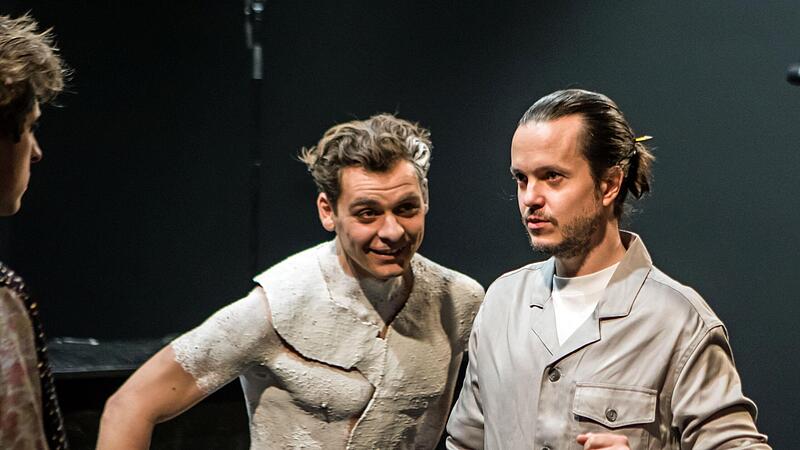 Benjamin H&uuml;bner bei seinem Regie-Deb&uuml;t in der Coburger Reithalle: Proben-Impressionen zu &bdquo;Penthesilea&ldquo;.