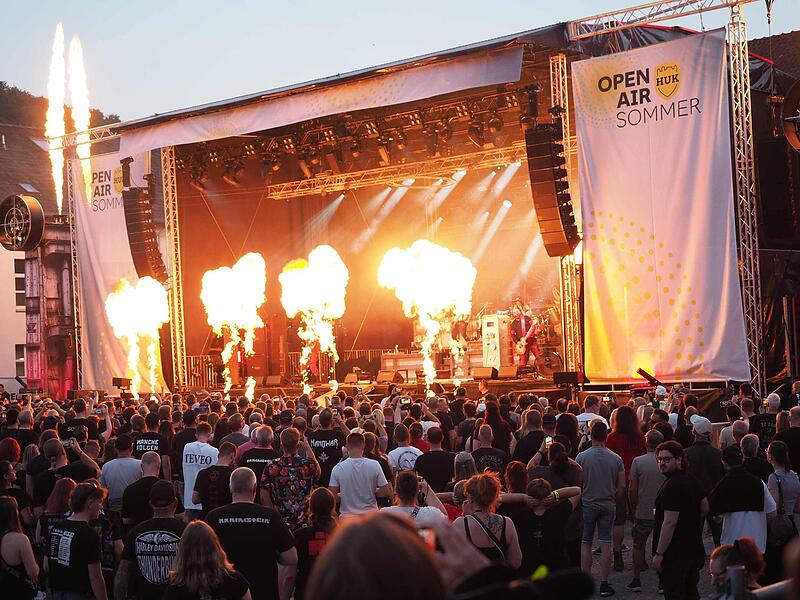 Die Rammstein-Tribute-Band live auf dem Gel&auml;nde der KulturfabrikStahlzeit am 18. Juni in Cortendorf