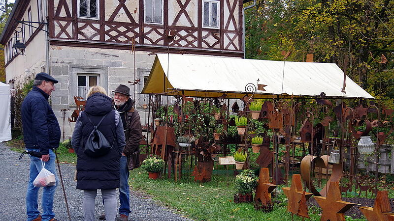 Beim &bdquo;Herbstzauber&ldquo; gab es an zahlreichen St&auml;nden viel zu entdecken &ndash; Kulinarisches, aber auch Kunstvolles.