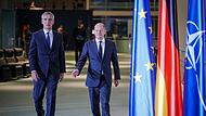 Nato-Generalsekret&auml;r Jens Stoltenberg und Bundeskanzler Olaf Scholz kommen nach ihrem Gespr&auml;ch zur Pressekonferenz im Bundeskanzleramt.