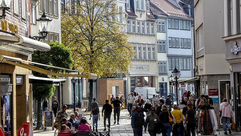 Frühlingsgefühle im Herbst? Am Montag war das – wetterbedingt – tatsächlich so. Doch auch ein Blick auf die Leerstände, die weniger werden, macht Hoffnung. Frühlingsgefühle im Herbst? Am Montag war das – wetterbedingt – tatsächlich so. Doch auch ein Blick auf die Leerstände, die weniger werden, macht Hoffnung.