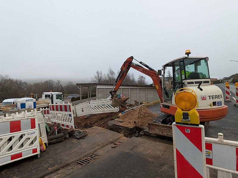 Auf der Baustelle in Premich laufen die Arbeiten an den Versorgungsleitungen.