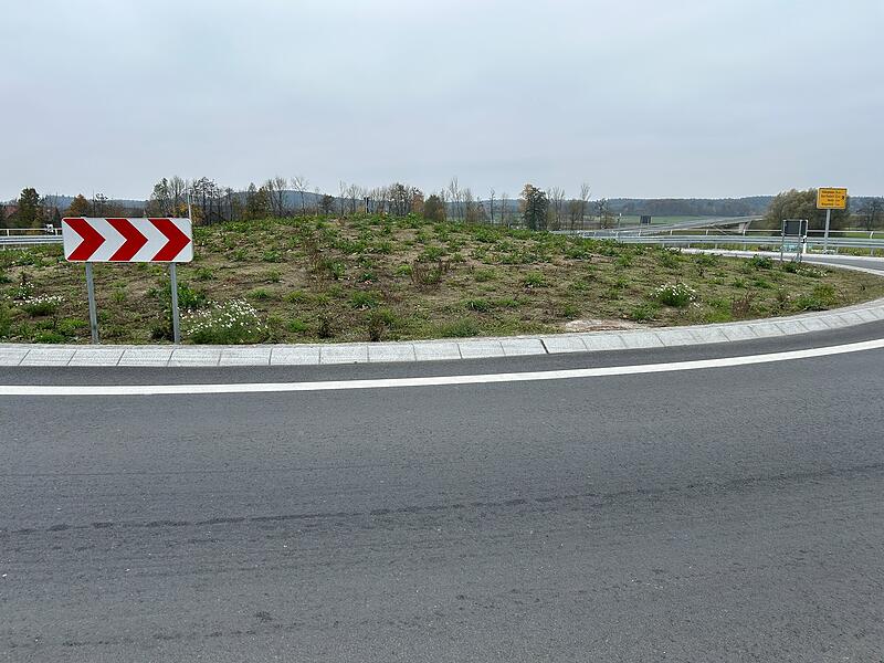 Neue Trasse der Staatsstra&szlig;e 2205 zwischen Coburg und Wiesenfeld