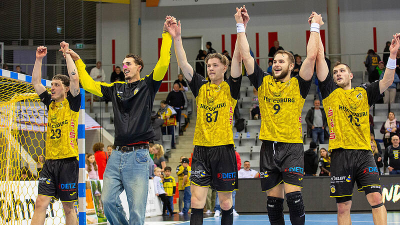 Die Coburger jubelten nach dem knappen Heimsieg &uuml;ber Dresden. Mikael Helmersson (Zweiter von links) konnte aufgrund eines Nasenbeinbruchs nicht mitwirken.
