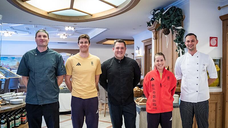 Die Athletinnen und Athleten wissen die Arbeit der Hammelburger zu sch&auml;tzen, hier mit den Langl&auml;ufern Katharina Hennig Dotzler und Jan St&ouml;lben (2. Von links), beide sind auch Soldaten, sie sind als Sportsoldaten Teilnehmer an den Wettk&auml;mpfen.