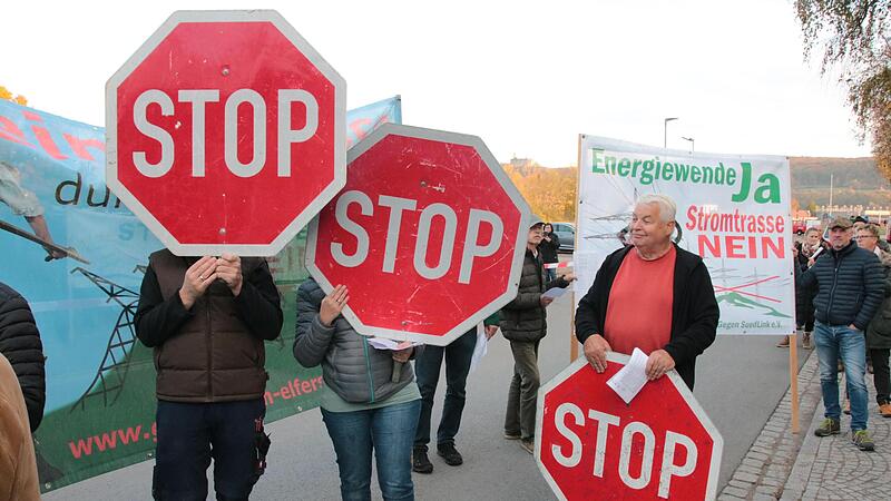 Der Protest gegen die P43 – wie hier in Elfershausen war laut. Inzwischen bevorzugt Tennet eine Trassenführung im westlichen Landkreis. Der Protest gegen die P43 – wie hier in Elfershausen war laut. Inzwischen bevorzugt Tennet eine Trassenführung im westlichen Landkreis.