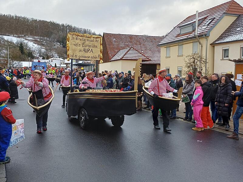 Rosenmontagszug in Aura