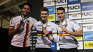 Das Treppchen im 1er-Kunstrad (von links): Zweiter Marcel J&uuml;ngling, Weltmeister Lukas Kohl und der Drittplatzierte Emilio Arellano.Forchheim & Fr&auml;nkische Schweiz