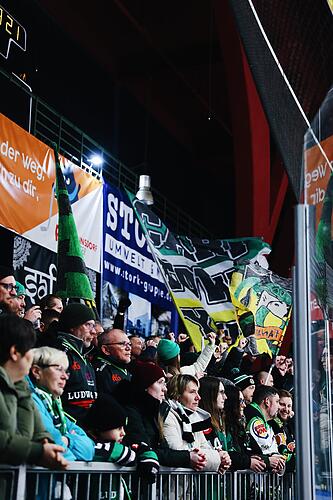 Höchstadts Fans sorgten beim Play-off-Auftakt in Leipzig für mächtig Stimmung im Eiszirkus.