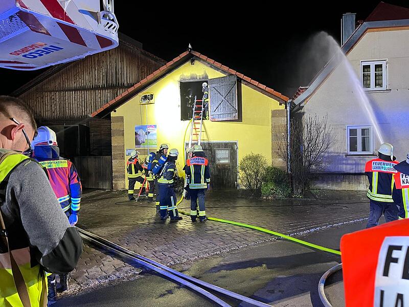 Brand in einem Kuhstall in Lahm