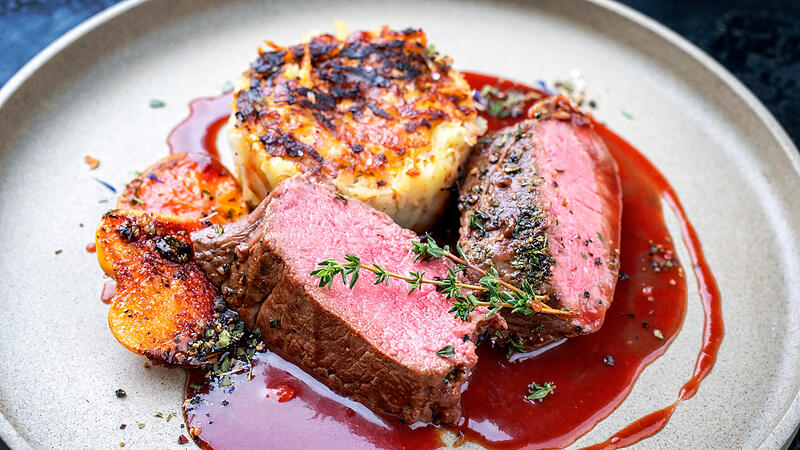 Hirschr&uuml;cken mit R&ouml;sti, Quitte und Orangen