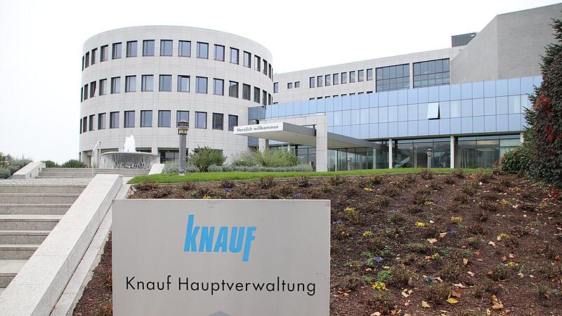 Die Hauptverwaltung des Gipskonzerns Knauf in Iphofen (Lkr. Kitzingen). Das unterfr&auml;nkische Unternehmen weist die Vorw&uuml;rfe zur&uuml;ck, die im Nachrichtenmagazin "Spiegel" erhoben wurden. Demnach soll eine russische Tochter-Firma von Knauf das Putin-Regime bei der Rekrutierung von Soldaten unterst&uuml;tzt haben.