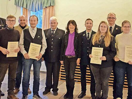 Auf dem Foto von links nach rechts: Bernd Lorenz, Michael Kannengie&szlig;er, Norbert Hofmann, Joachim Ru&szlig;, Heinz Kossert, Bernd Weich, Christine Frie&szlig;, Mario Sterzer, Michelle Valita, Heiko Heierth, Simone Weich, Fabian Weich.