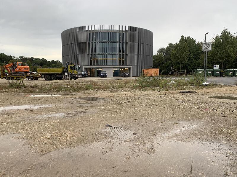 Globe Coburg: Rund um den neuen Kulturbau herrscht noch Baustelle.